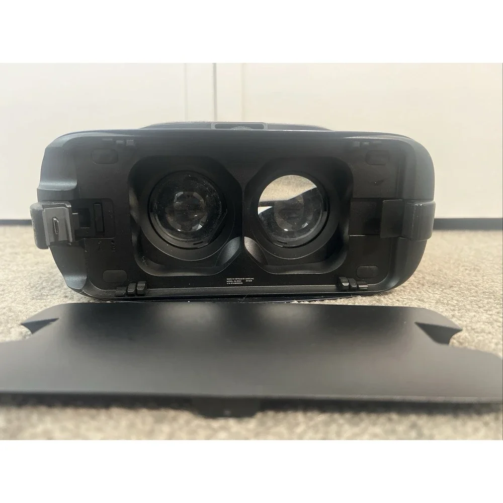 Samsung Gear VR 2016 SM-R323N Virtual Reality Headset Blue Black Untested
